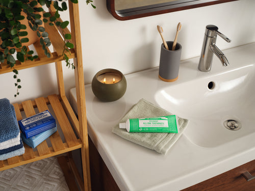 A Fluoride-Free Guide to Cleansing Teeth, Removing Stains & Freshening Breath